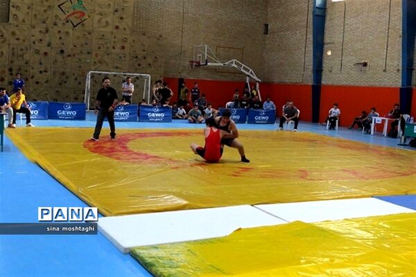 مرحله فینال رقابت‌های کشتی آزاد و فرنگی دانش‌آموزان خراسان شمالی