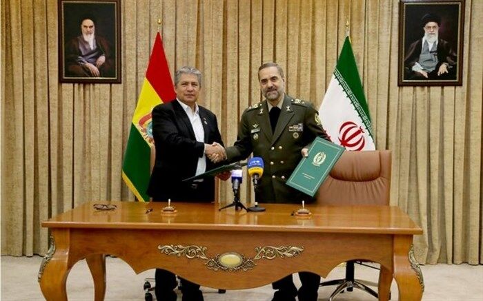 امضای تفاهم‌نامه همکای میان وزرای دفاع ایران و بولیوی‌