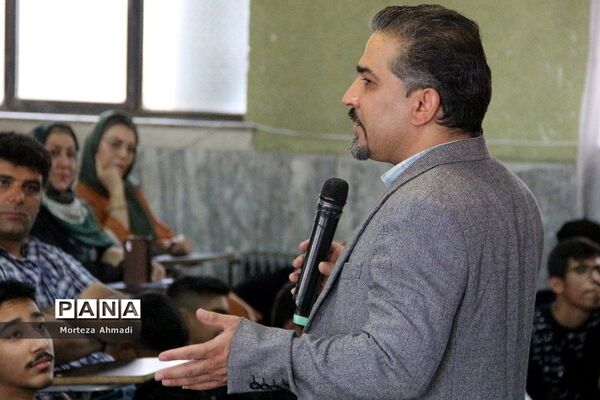 همایش هدایت تحصیلی با محوریت طراحی مسیر زندگی در مدرسه نور ولایت