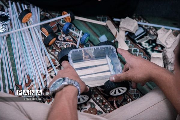 برگزاری مسابقه نجات تخم مرغ در جشنواره تابستانه دانش‌آموزی ابرکوه