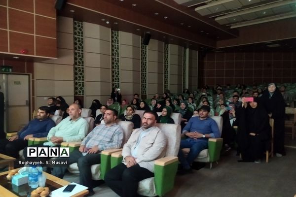 آیین تقدیر از برگزیدگان نخستین پویش رویش در قم