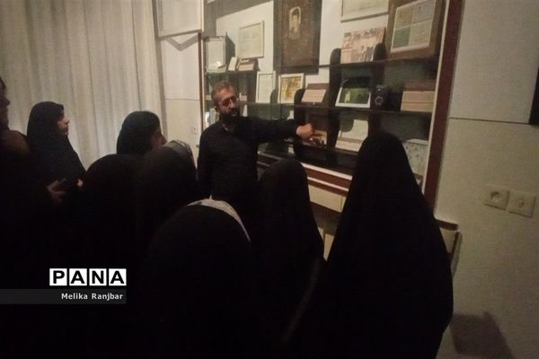 رونمایی از کتاب «از ثری تا ثریا» در قم