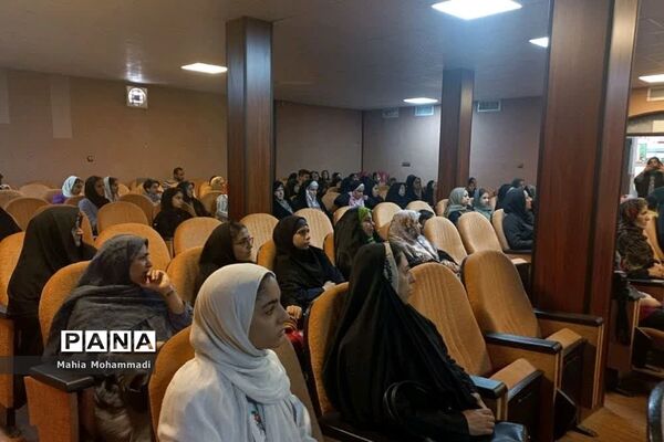 برگزاری همایش هدایت تحصیلی ویژه دانش‌آموزان پایه‌ نهم در شهرستان پیشوا