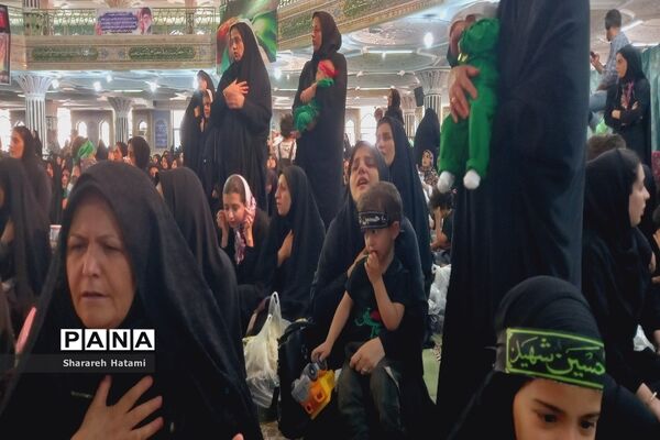 مراسم شیرخوارگان در مصلی بزرگ امام خمینی (ره) شهرکرد