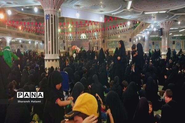 مراسم شیرخوارگان در مصلی بزرگ امام خمینی (ره) شهرکرد