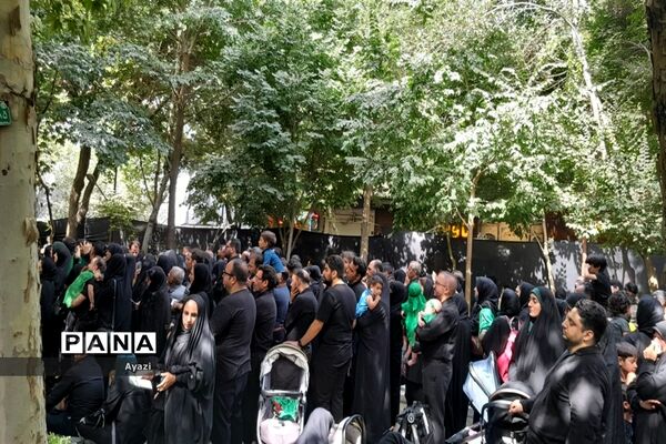 مراسم شیرخوارگان حسینی در گذر فرهنگی چهارباغ اصفهان
