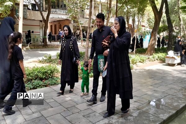 مراسم شیرخوارگان حسینی  در گذر فرهنگی چهارباغ اصفهان