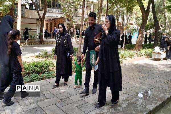 مراسم شیرخوارگان حسینی  در گذر فرهنگی چهارباغ اصفهان