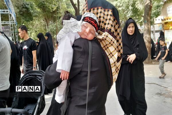 مراسم شیرخوارگان حسینی  در گذر فرهنگی چهارباغ اصفهان