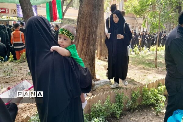 مراسم شیرخوارگان حسینی  در گذر فرهنگی چهارباغ اصفهان