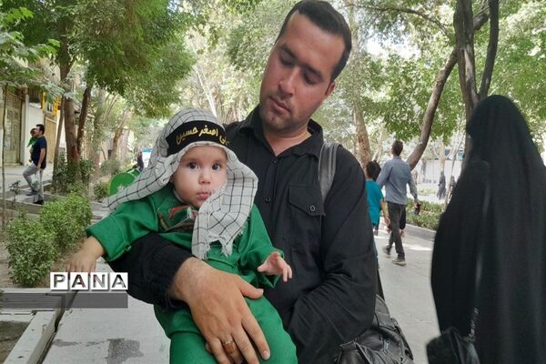 مراسم شیرخوارگان حسینی  در گذر فرهنگی چهارباغ اصفهان
