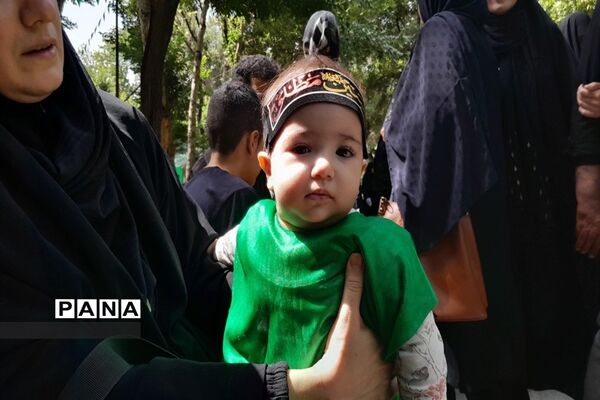 مراسم شیرخوارگان حسینی  در گذر فرهنگی چهارباغ اصفهان