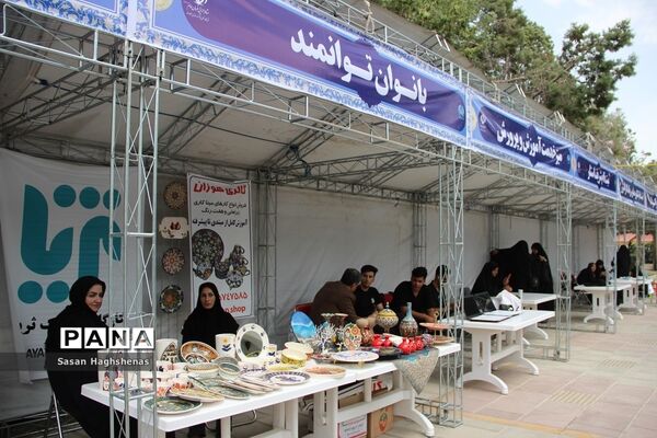 بازدید وزیر کشور از اردوی جهادی قرارگاه توانمندسازی محلات کم برخوردار در اسلامشهر