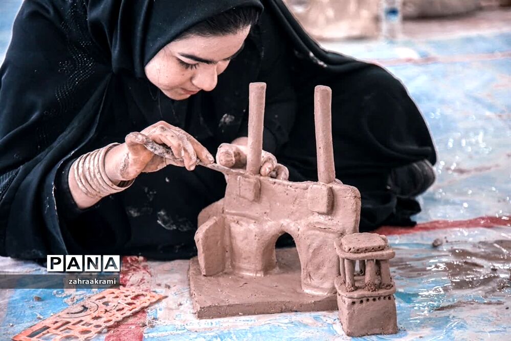 برگزاری مسابقه استانی سازه‌های خشتی و گلی در جشنواره تابستانه دانش‌آموزی ابرکوه