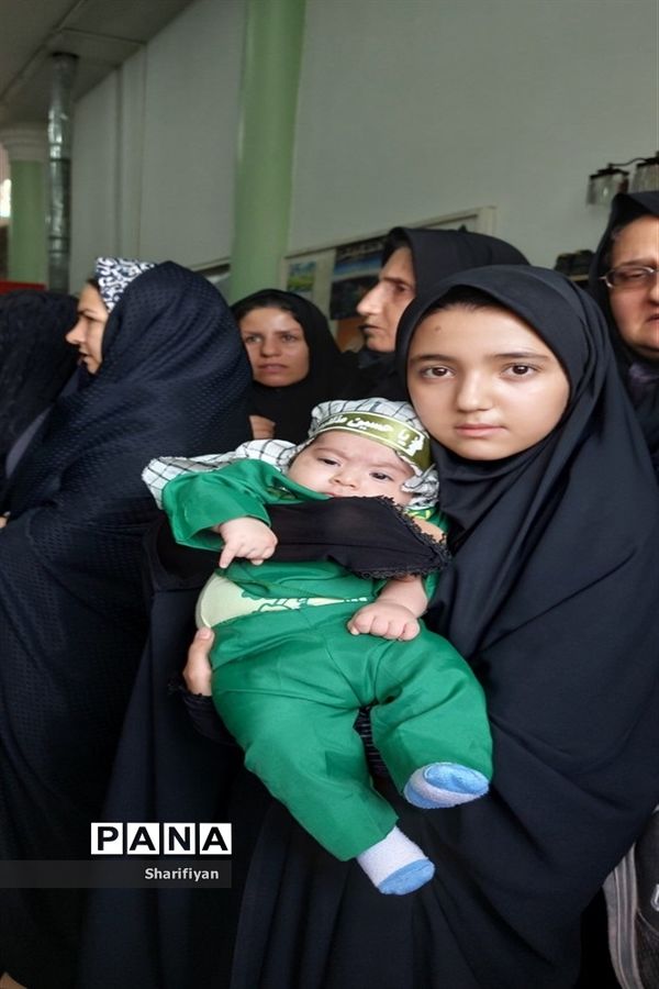 مراسم شیرخوارگان حسینی در مصلی شهر گز برخوار