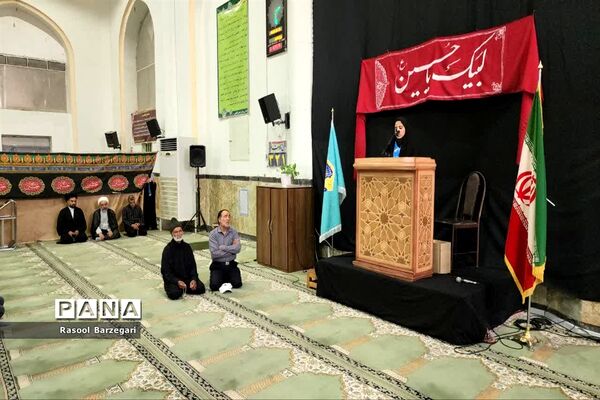 قرائت بیانیه عفاف و حجاب در نماز جمعه بافق توسط رئیس مجلس دانش‌آموزی دختران بافق
