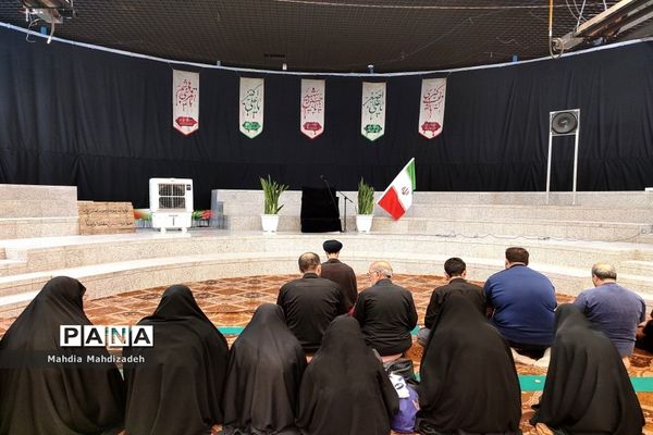 حال و هوای گلزار شهدای گمنام مشهد مقدس در ماه عزای اشرف اولاد آدم