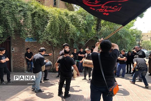 راهپیمایی دانش‌آموزان منطقه 3 در محکومیت هتک حرمت به ساحت مقدس قرآن کریم