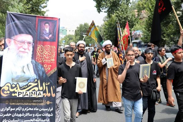 راهپیمایی دانش‌آموزان منطقه 3 در محکومیت هتک حرمت به ساحت مقدس قرآن کریم