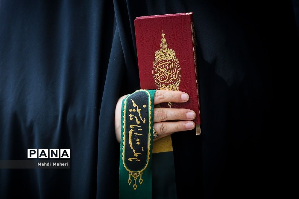 تجمع نمایندگان هیات‌های دانش‌آموزی مقابل سفارت سوئد