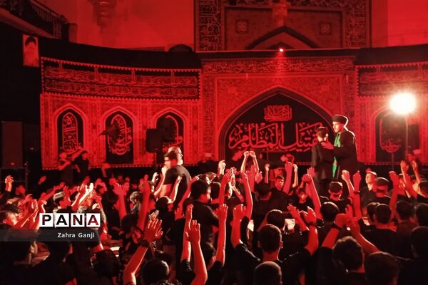 مراسم سوگواری دانش‌آموزان دختر و پسر متوسطه اول و دوم در مسجد خاتم الانبیاء