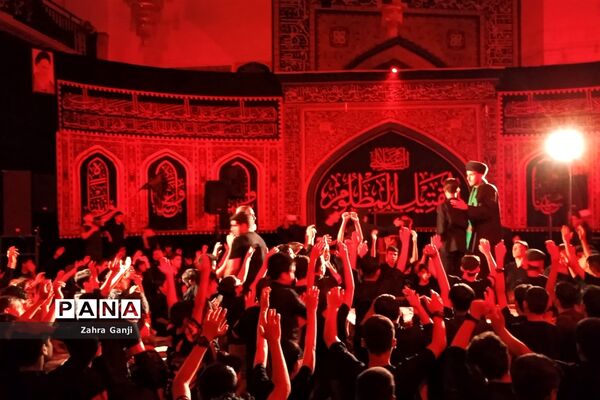 مراسم سوگواری دانش‌آموزان دختر و پسر متوسطه اول و دوم در مسجد خاتم الانبیاء