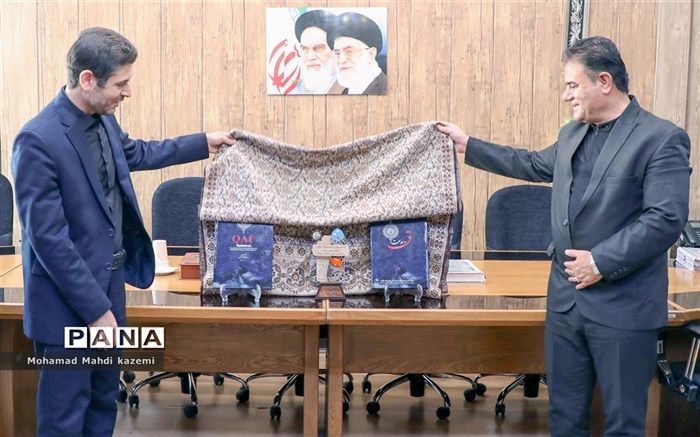 رونمایی از آثار برگزیده پویش ادبی، هنری قاف مقاومت