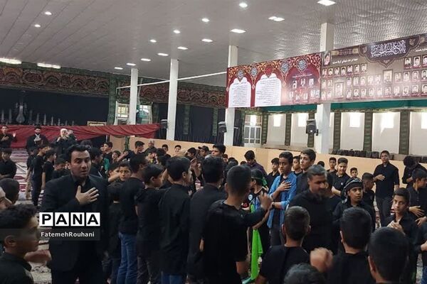 عزاداری پرشور نوجوانان شهرستان خلیل‌آباد در اجتماع بزرگ احلی من العسل
