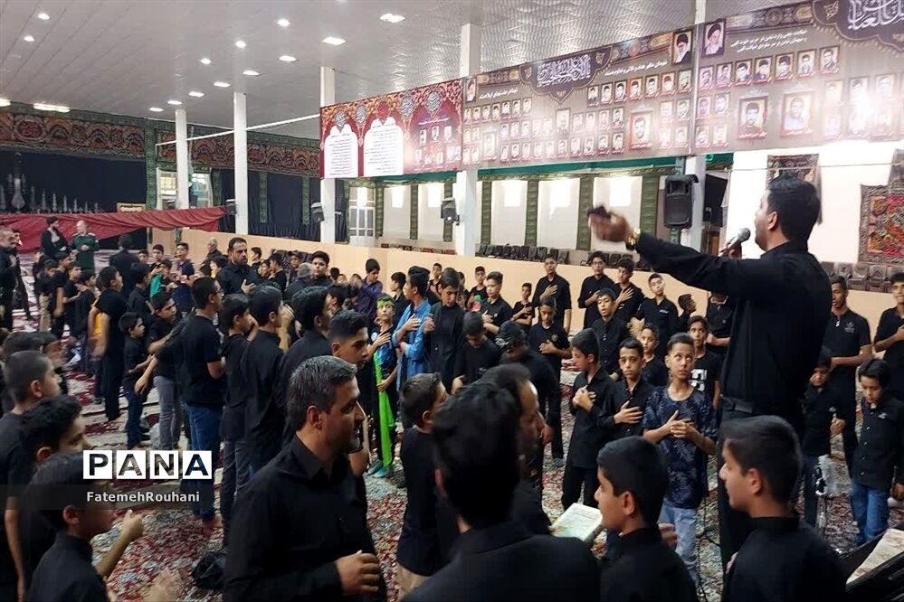 عزاداری پرشور نوجوانان شهرستان خلیل‌آباد در اجتماع بزرگ احلی من العسل