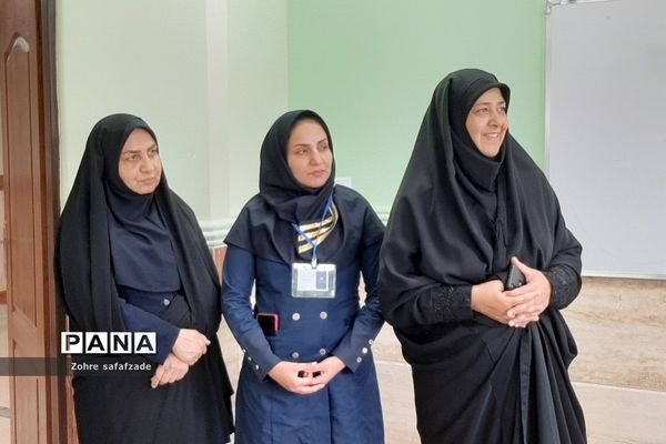 بازدید ناظران استانی از کانون ارزیابی و مصاحبه آزمون استخدامی آموزگاران منطقه رودهن