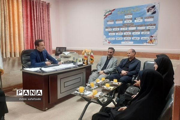 بازدید ناظران استانی از کانون ارزیابی و مصاحبه آزمون استخدامی آموزگاران منطقه رودهن