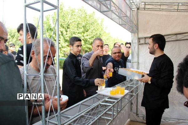 سوگواره «احلی من العسل»  با حضور دانش‌آموزان ‌در حرم مطهر امام خمینی‌(ره )