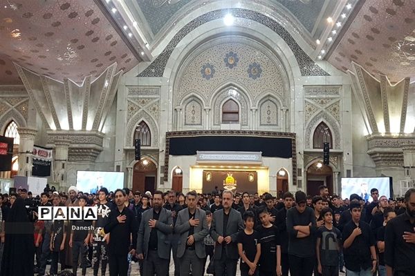 سوگواره «احلی من العسل»  با حضور دانش‌آموزان ‌در حرم مطهر امام خمینی‌(ره )