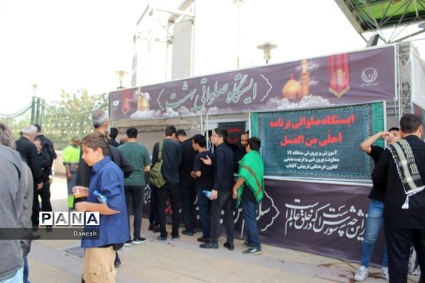 سوگواره «احلی من العسل»  با حضور دانش‌آموزان ‌در حرم مطهر امام خمینی‌(ره )