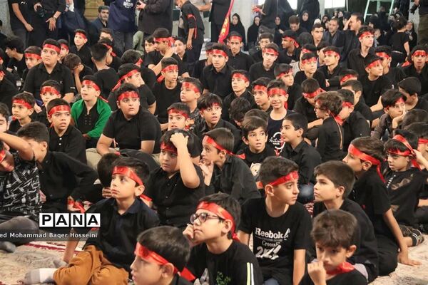 ندای لبیک به امام حسین (ع)‌ دانش‌آموزان ‌یزدی در همایش ‌احلی من العسل