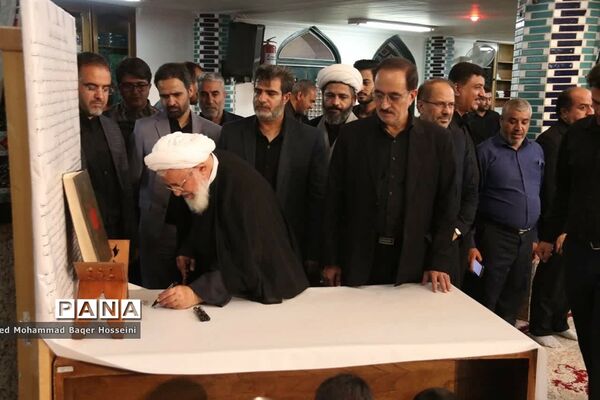 ندای لبیک به امام حسین (ع)‌ دانش‌آموزان ‌یزدی در همایش ‌احلی من العسل