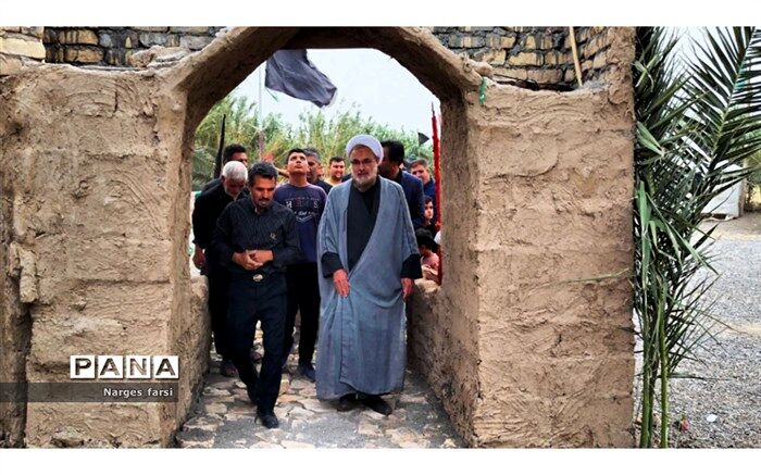 نمایشگاه«غنچه‌های خونین» جعفرآباد قم افتتاح شد
