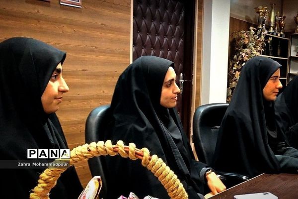 برگزاری کارگاه سواد رسانه با حضور فرمانده واحدهای بسیج دانش‌آموزی در ناحیه یک بهارستان