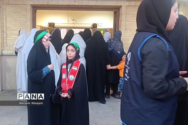 راهپیمایی دانش آموزان دهه هشتادی و دهه نودی ناحیه 3 شیراز در اعتراض به هتک حرمت قرآن کریم