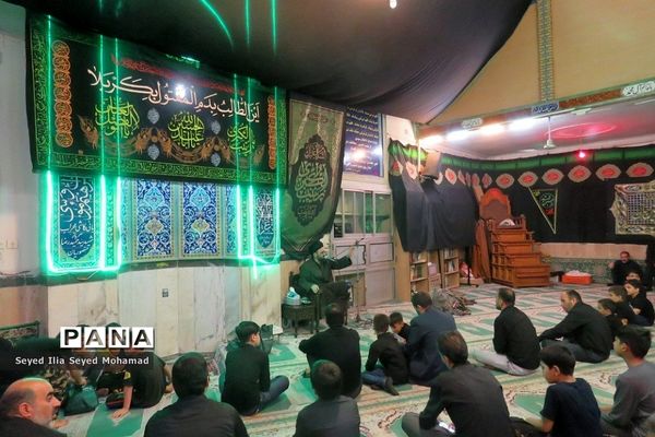 دسته های زنجیر زنی در شب تاسوعای حسینی در شهر قیامدشت