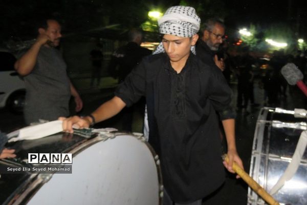 دسته های زنجیر زنی در شب تاسوعای حسینی در شهر قیامدشت