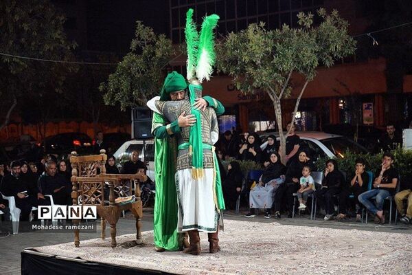 تعذیه خوانی شب تاسوعا با حضور پر شور مردم