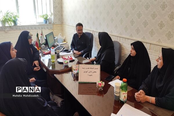 اولین نشست توجیهی تابستانه هیات رئیسه مجلس دانش آموزی ناحیه ۶