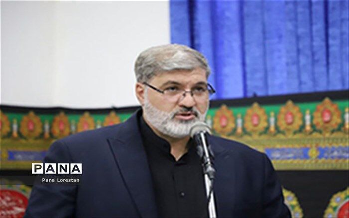 فعالیت رسانه ها در راستای آرمان های انقلاب باشد