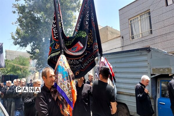 دسته عزاداری مردم چرمخوران کرج در تاسوعای حسینی