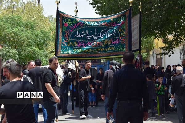 دسته عزاداری مردم چرمخوران کرج در تاسوعای حسینی