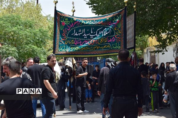 دسته عزاداری مردم چرمخوران کرج در تاسوعای حسینی