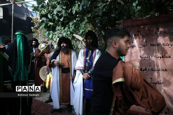 کاروان نمادین کربلا در روز تاسوعای حسینی در اصفهان