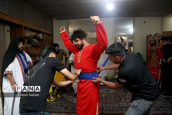 کاروان نمادین کربلا در روز تاسوعای حسینی در اصفهان