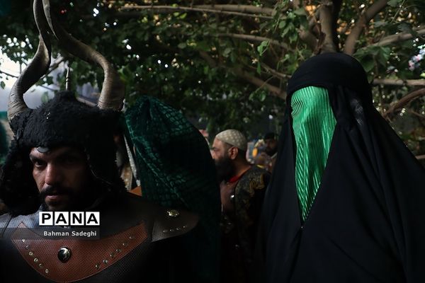 کاروان نمادین کربلا در روز تاسوعای حسینی در اصفهان